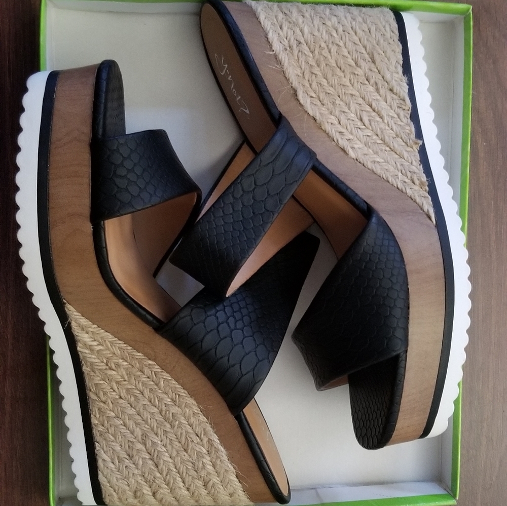 Black wedge heels